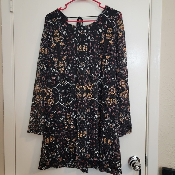 Dress - Picture 3 of 4